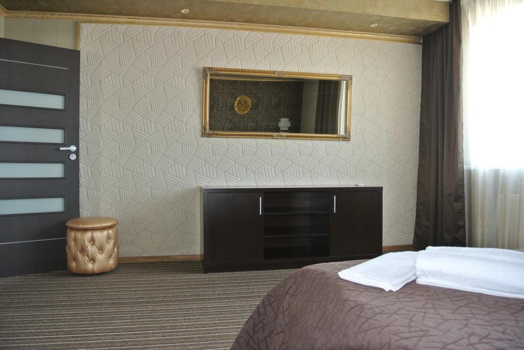 Panoramic View Poznyaky Apartment Kiew