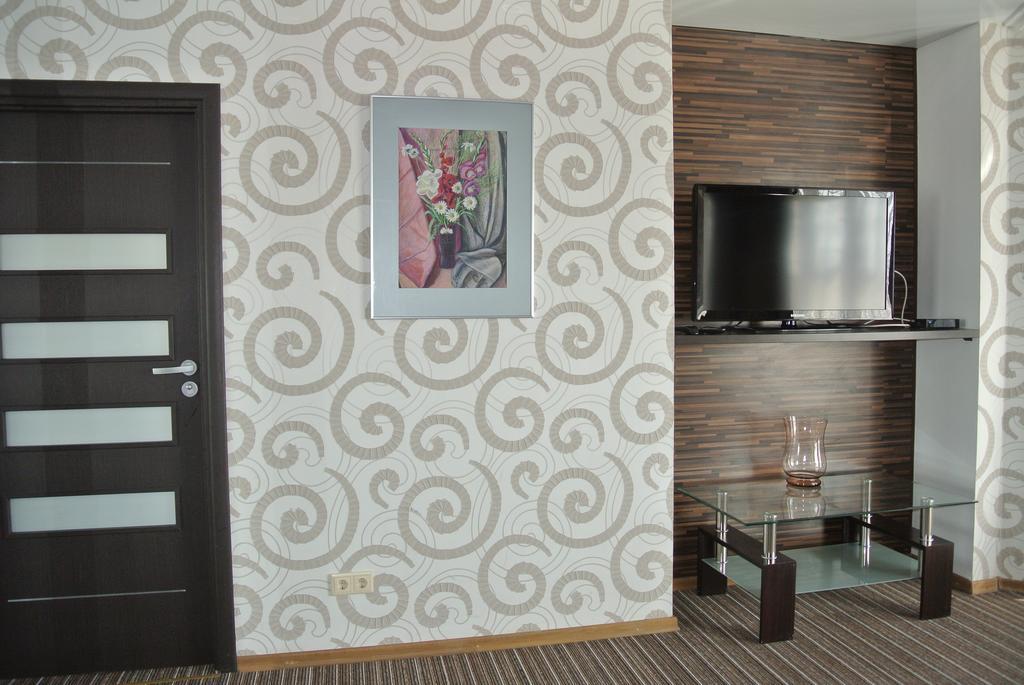 Panoramic View Poznyaky Apartment Kiew